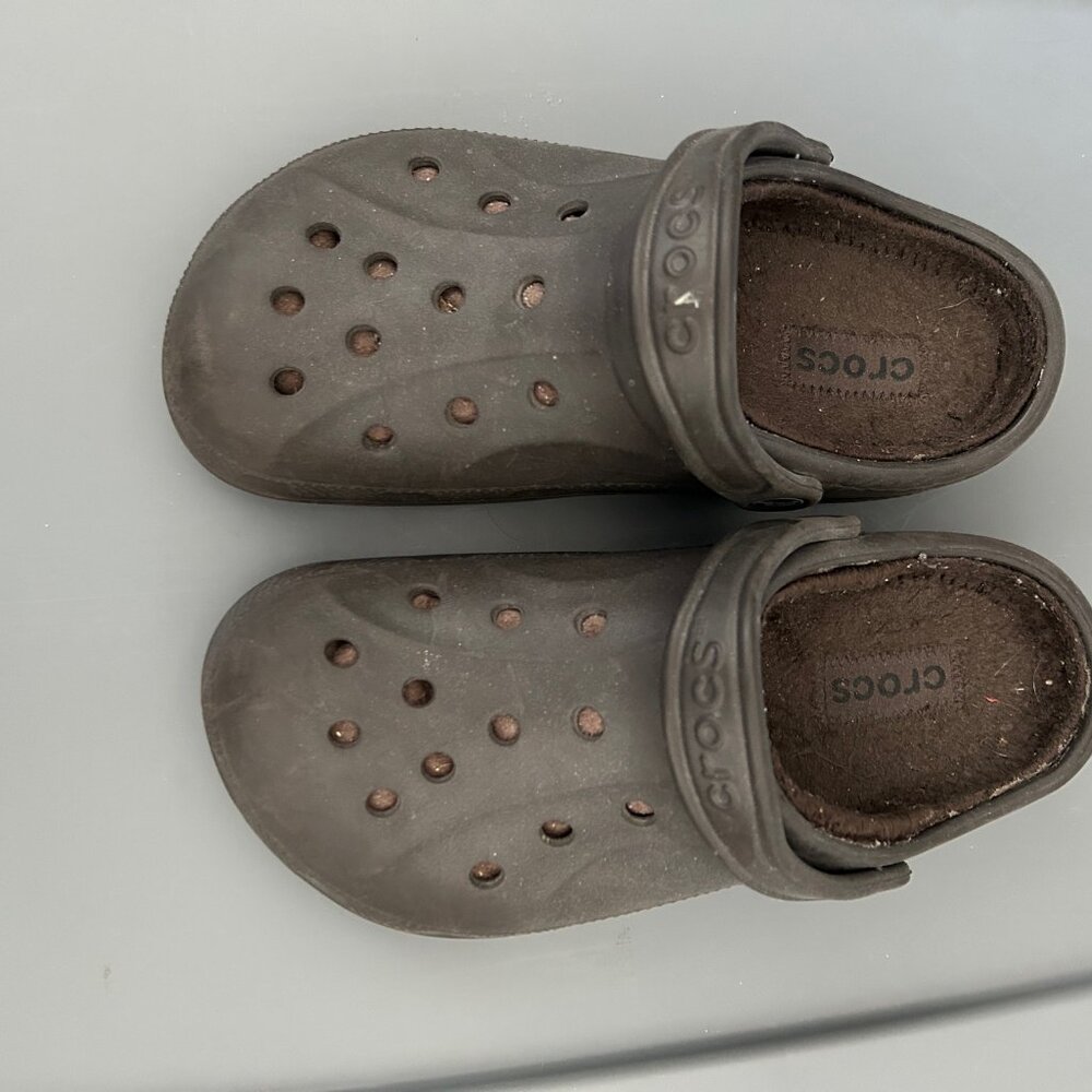 Brown Crocs with lining - Women 8